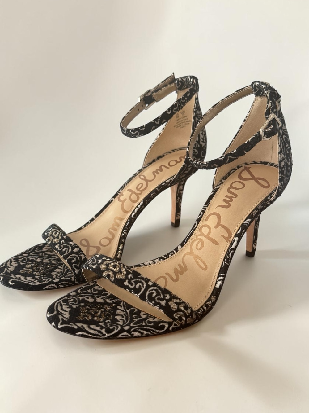 NWOT Sam Edelman Yaro strappy sandals, black gold floral jacquard fabric Size 9
